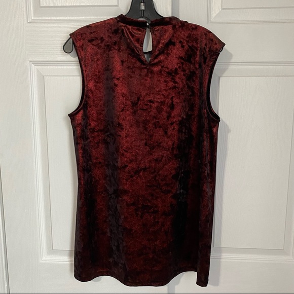 VINCE CAMUTO RED METALLIC CRUSHED VELVET CHOKER TANK TOP - Picture 6 of 9